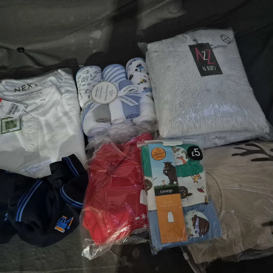 APPROXIMATELY 35 ASSORTED KIDS CLOTHING ITEMS IN VARIOUS SIZES, STYLES & COLOURS TO INCLUDE BRANDS SUCH AS NUTMEG, NEXT, GEORGE, ETC - COLLECTION ONLY