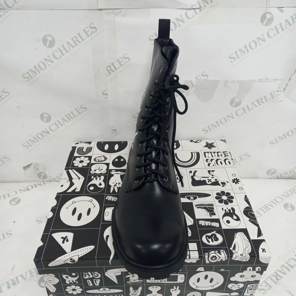 BOXED PAIR OF KOI FOOTWEAR THE STATEMENT ANIMAL FREE MENS MILITARY BOOTS - SIZE 11
