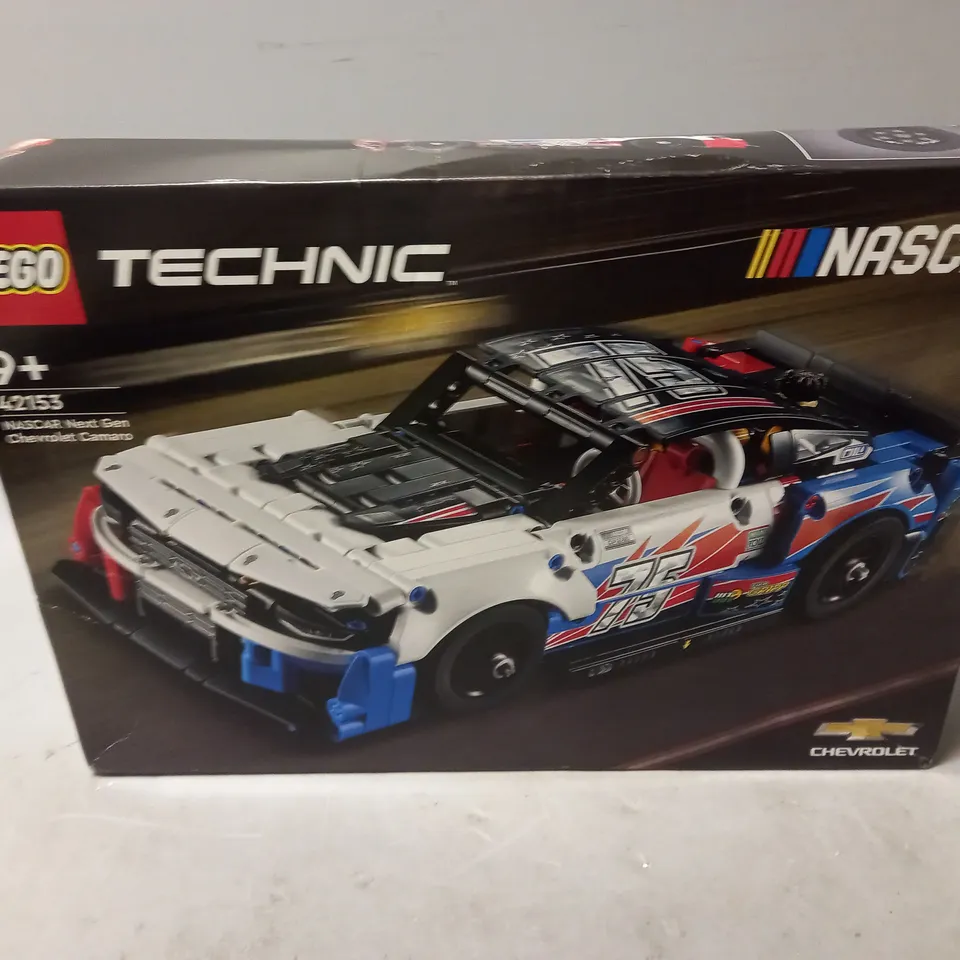 BOXED LEGO TECHNIC NASCAR NEXT GEN CHEVROLET CAMARO - 42153