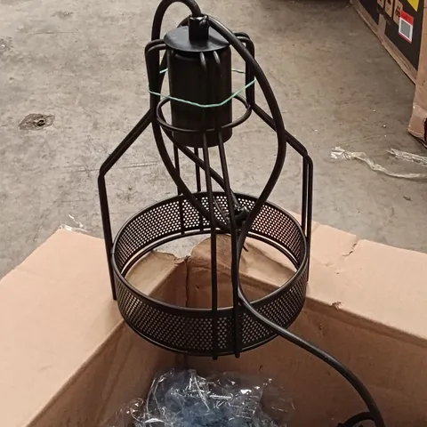 BOXED LIGHT FIXTURE - BLACK (1 BOX)