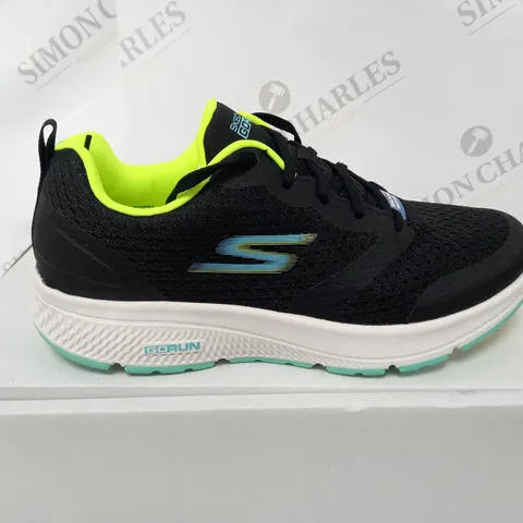 PAIR OF SKECHERS GO RUN LACE TRAINERS BLACK SIZE 5