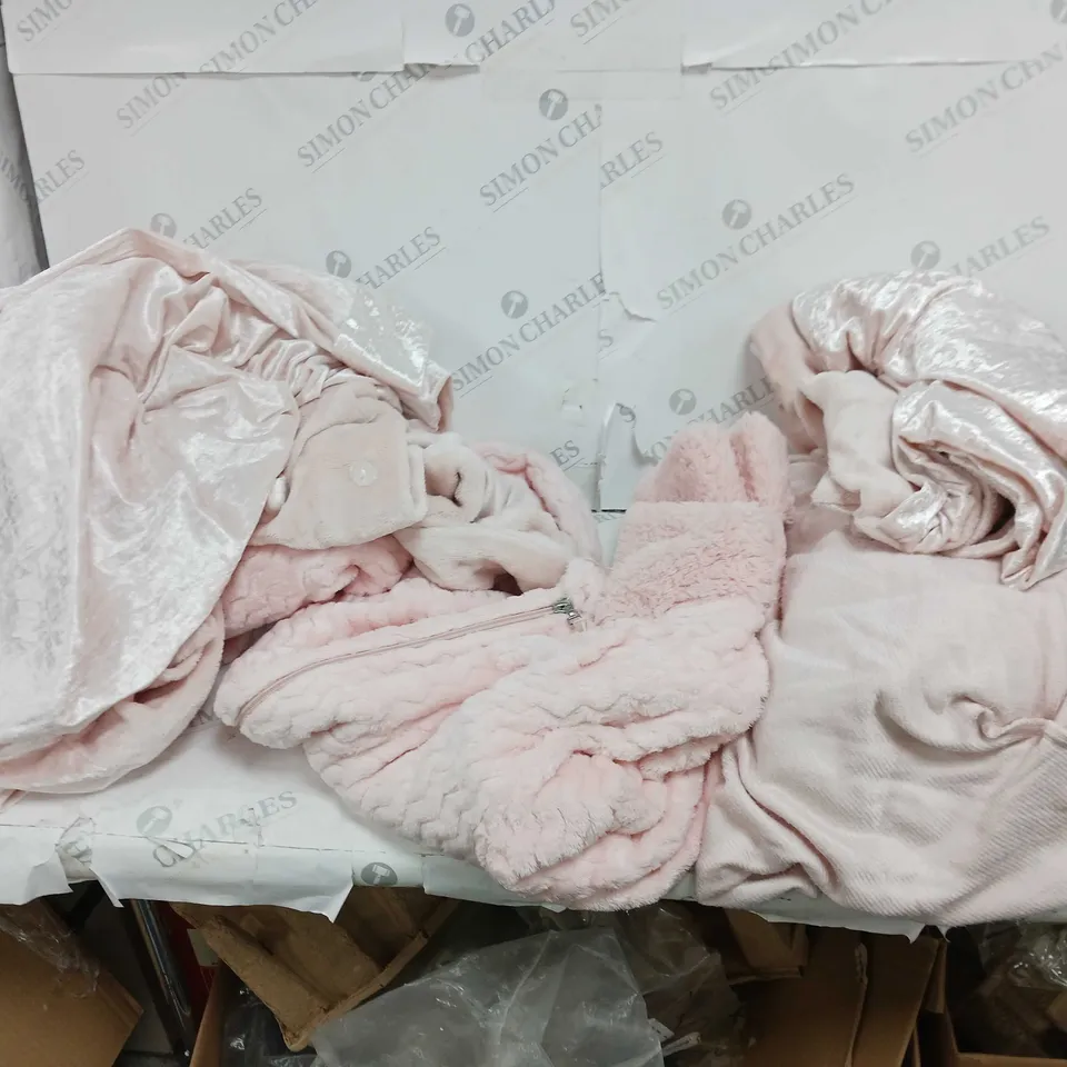 UNBOXED COZEE HOME CRUSH PINK 4 PIECE PINK BEDSET 