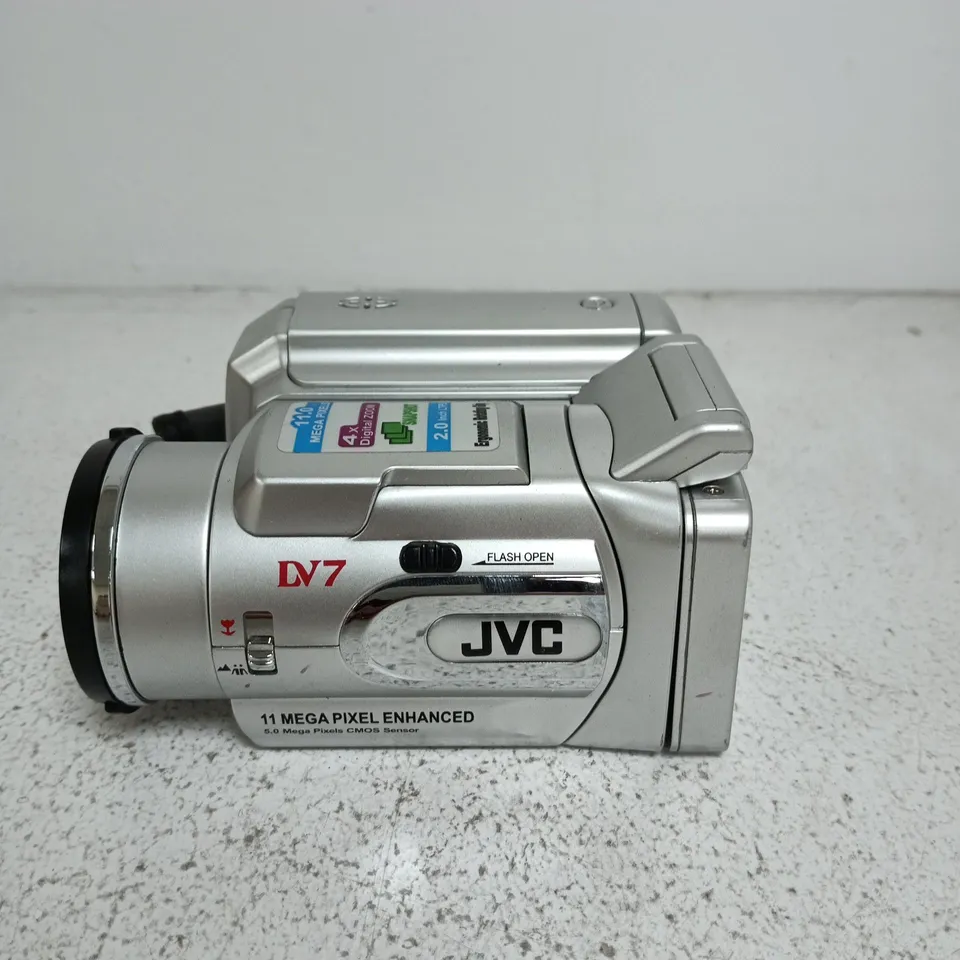 JVC DV7 CAMCORDER