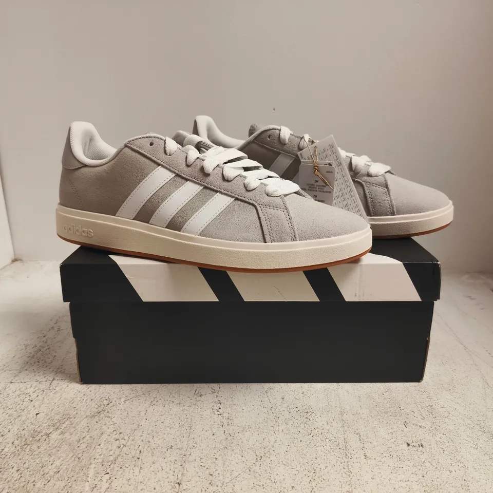 BOXED PAIR OF ADIDAS GRAND COURT BASE 00S TRAINERS IN LIGHT GREY/WHITE SIZE UK 11