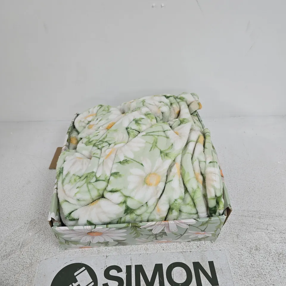 DAISY-PRINT THROW BLANKET IN FLORAL GIFT BOX