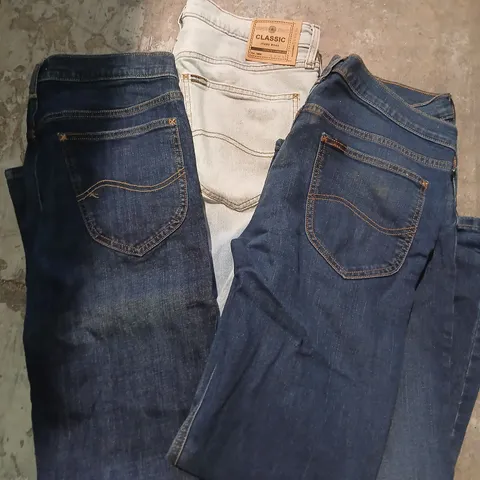 PALLET OF APPROXIMATELY 600 PAIRS OF ASSORTED JEANS 