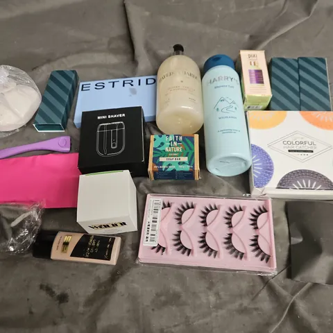 APPROXIMATELY 12 ASSORTED HEALTH & BEAUTY PRODUCTS TO INCLUDE ESTRID SHAVER, MINI SHAVER, AND SOAP BAR ETC.