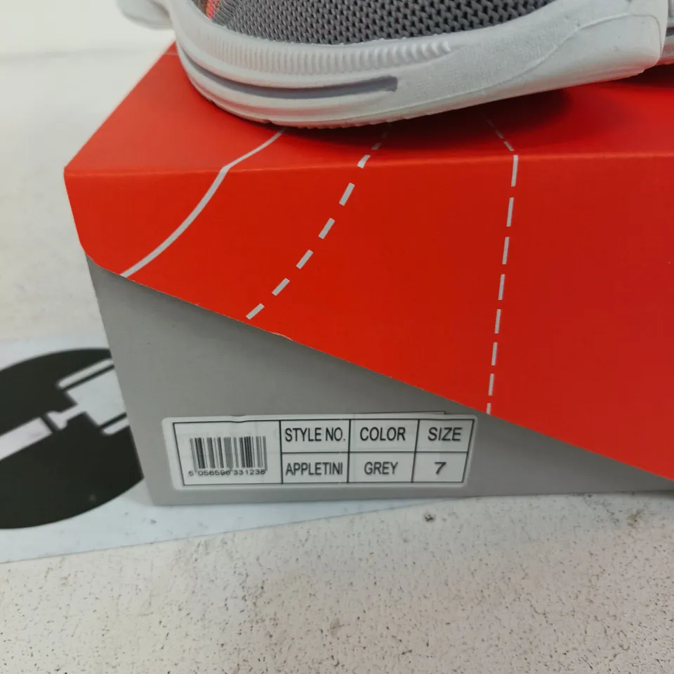 URBAN JACKS GREY SLIP-ON KNIT SNEAKERS – UK 7 