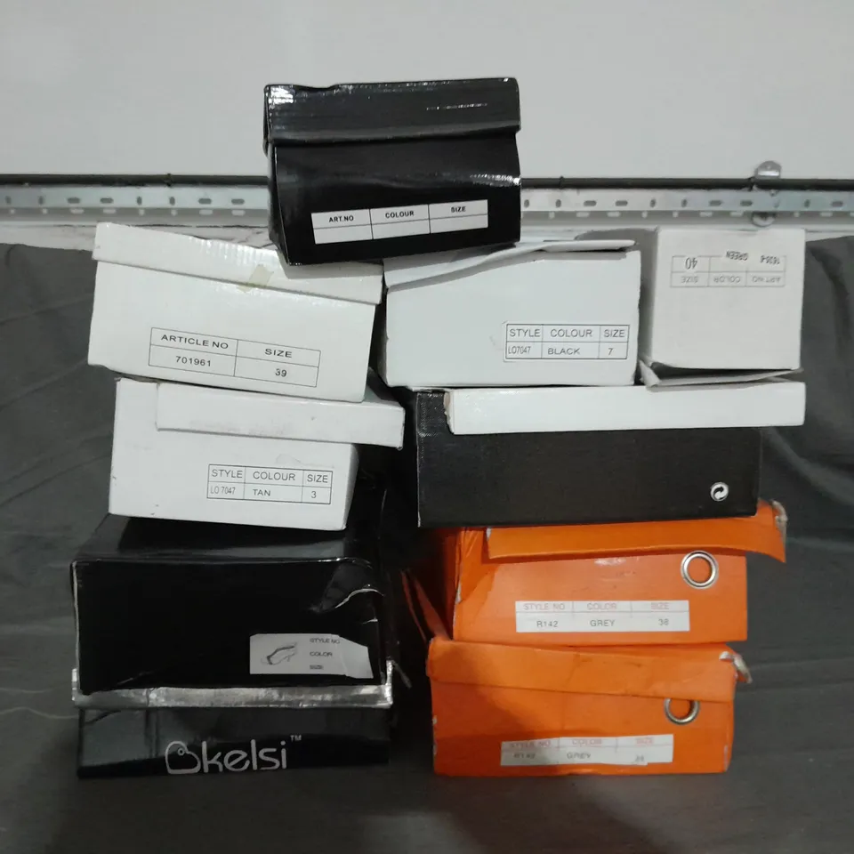 APPROXIMATELY 10 BOXED PAIR OF ASSORTED SHOES IN VARIOUS STYLES AND SIZES  