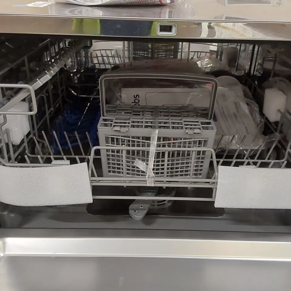 RUSSELL HOBBS FREESTANDING COMPACT DISHWASHER, MODEL: RHTTDW6S