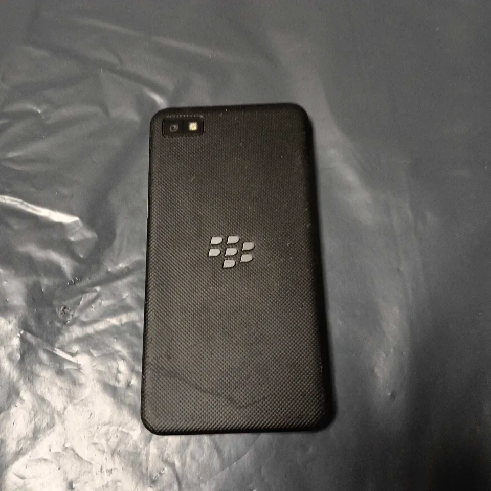 BLACKBERRY SMARTPHONE – BLACK, TEXTURED BACK 