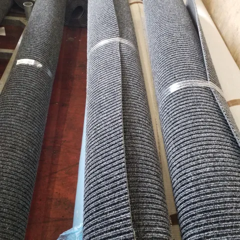 ROLL OF QUALITY LOOP PILE CARPET IN BLACK/WHITE - SIZE UNSPECIFIED