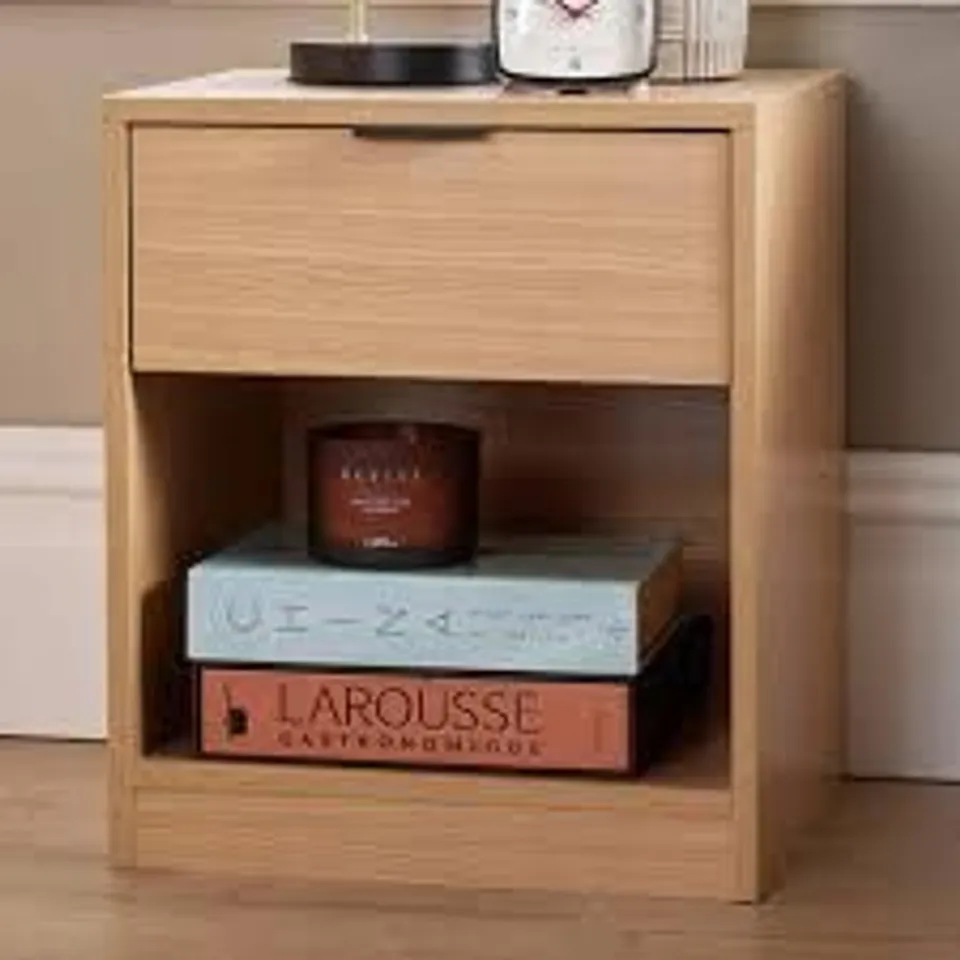 BOXED HOME SOURCE PHOENIX SINGLE DRAWER SINGLE SHELF OAK BEDSIDE TABLE (1 BOX)