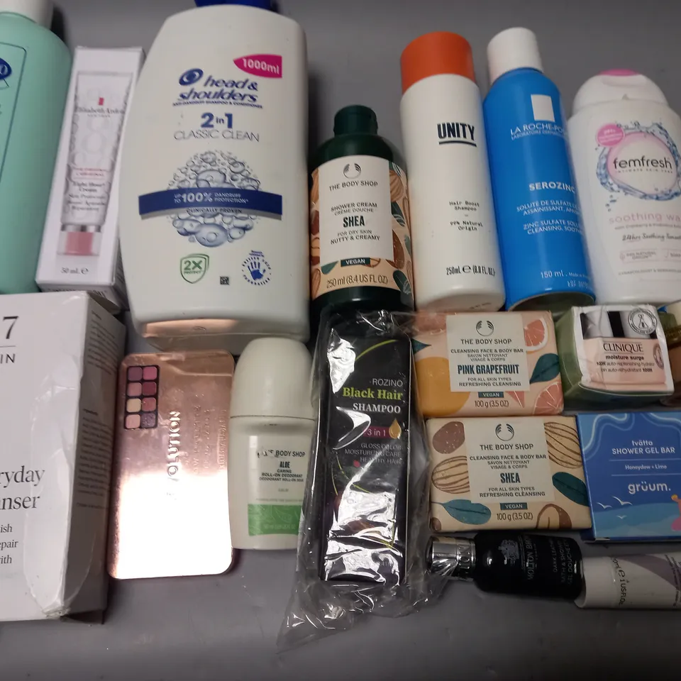LOT OF APPROXIMATELY 20 ASSORTED HEALTH AND BEAUTY ITEMS TO INCLUDE REVOLUTION SHADOW PALETTE, 47 SKIN EVERYDAY CLEANSER AND BODYSHOP SOAP