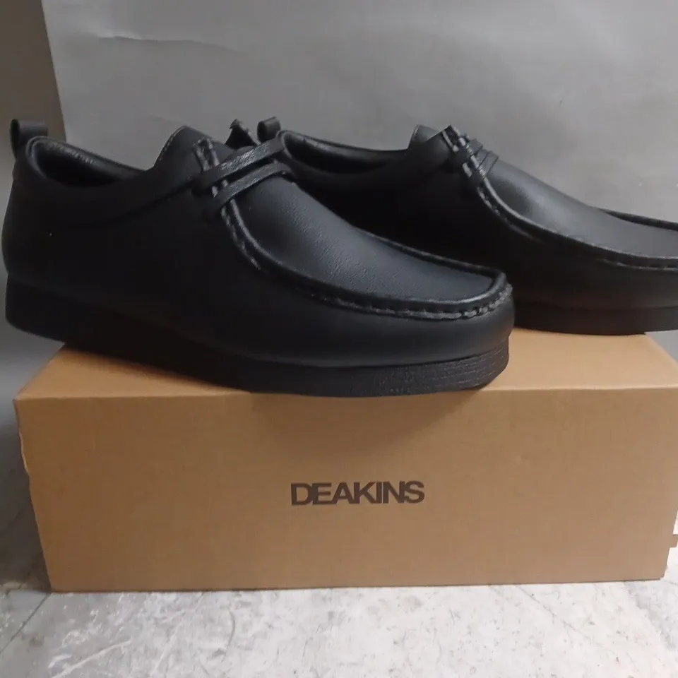 BOXED PAIR OF DEAKINS HUDSON SHOES IN BLACK SIZE UK 11