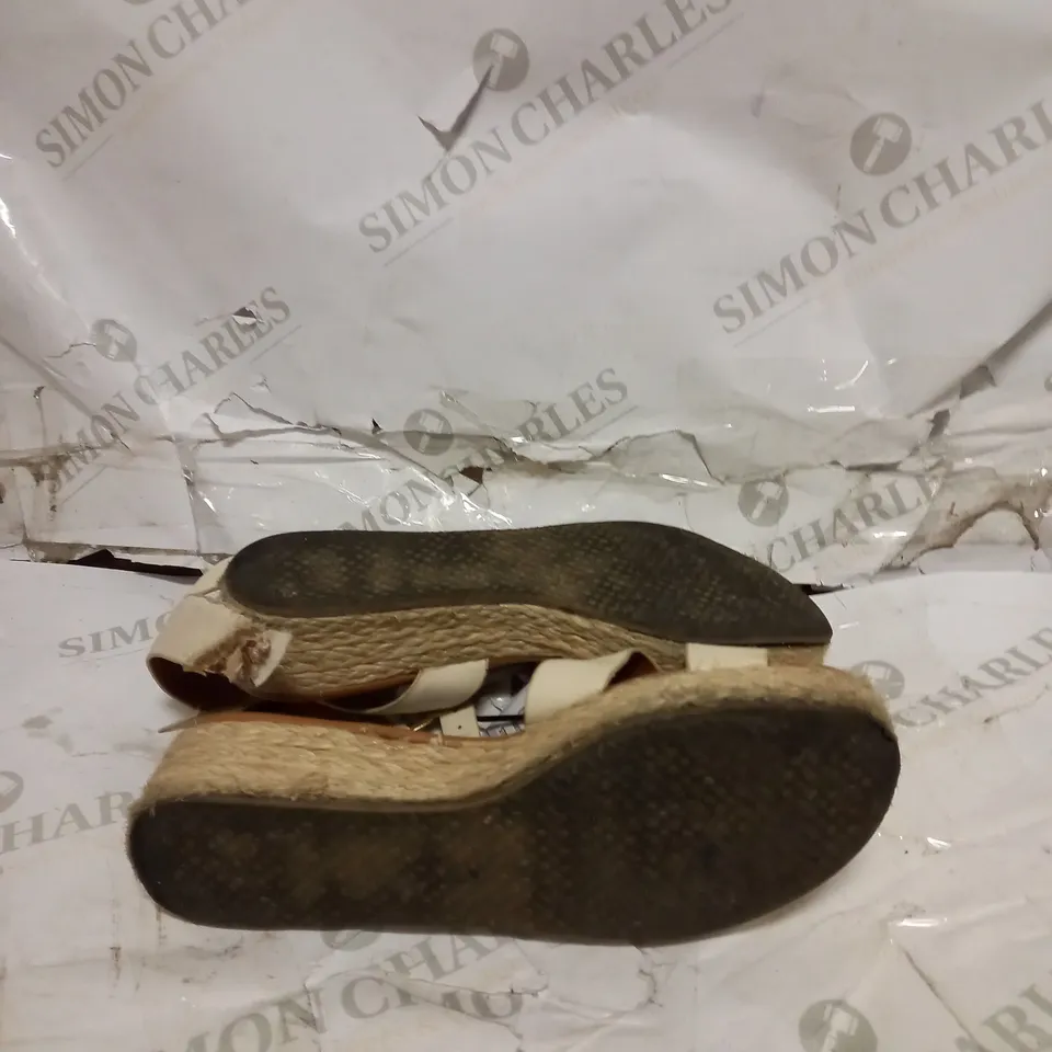 DUNE LINNIE CROSS STRAP FLATFORM SANDALS SIZE 6