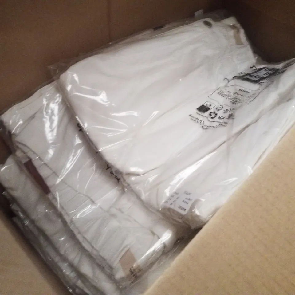 BOX CONTAINING APPROXIMATELY 11 BRAND NEW SIMPLY BE ECRU WIDE LEG JEANS - SIZE 32R