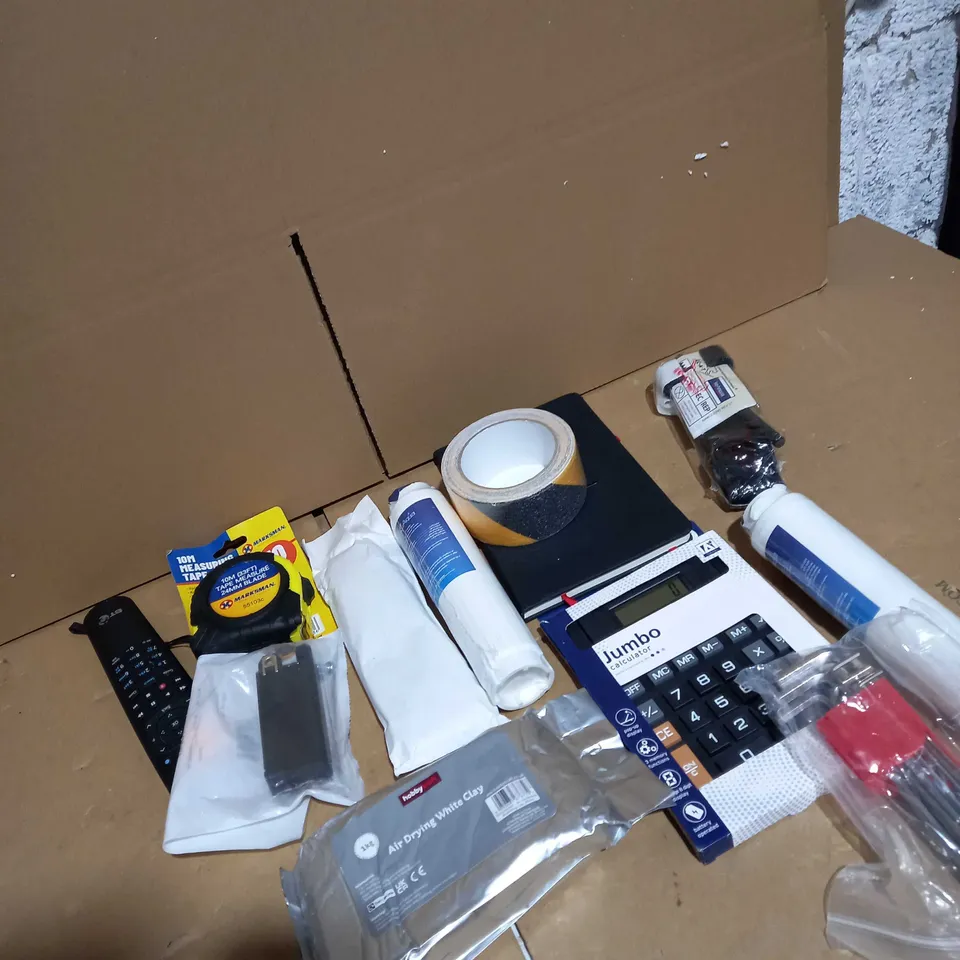 LOT OF ASSORTED HOUSEHOLD ITEMS 