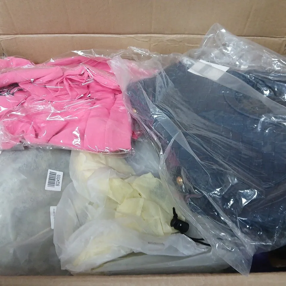 APPROXIMATELY 10 ASSORTED HOUSEHOLD & CLOTHING PRODUCTS TO INCLUDE SHOES, BELT, PICTURE FRAME ETC 