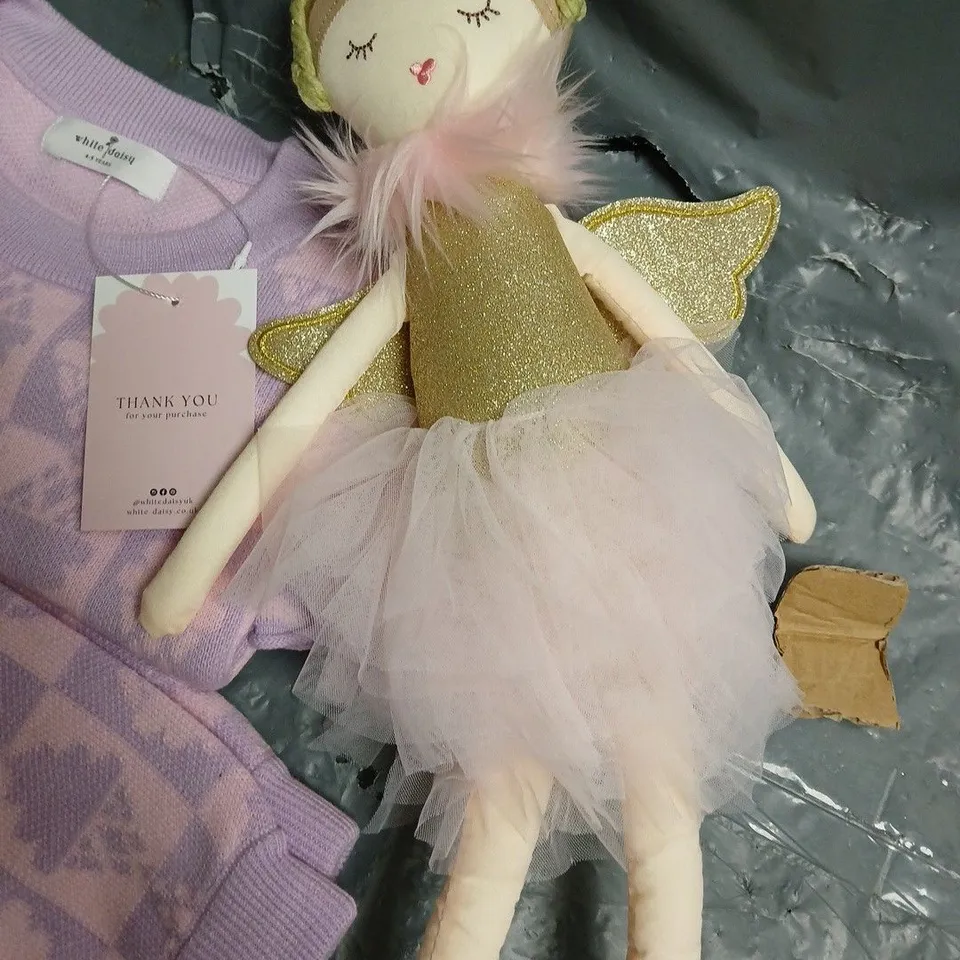 WHITE DAISY JUMPER AND SHORTS SET WITH PLUSHIE - 4-5 YEARS