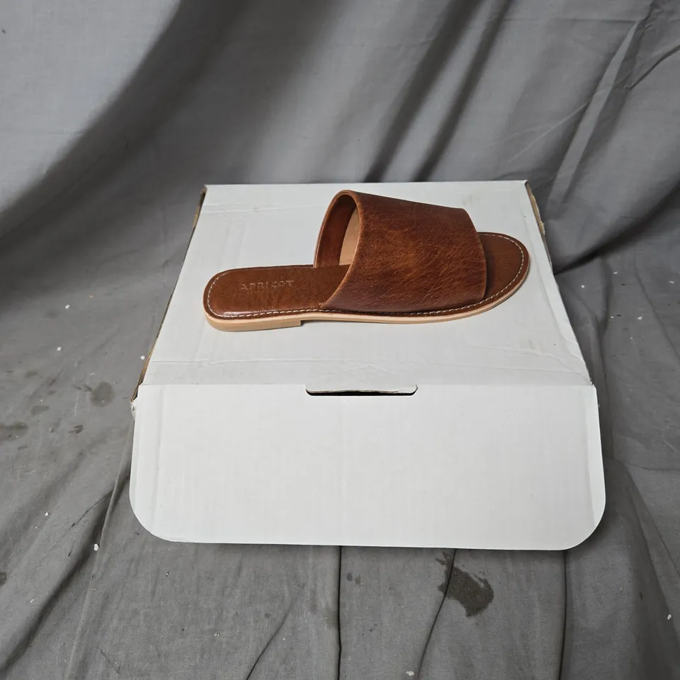 APRICOT LEATHER SLIDE SANDALS – BROWN, SIZE 6, MADE IN INDIA