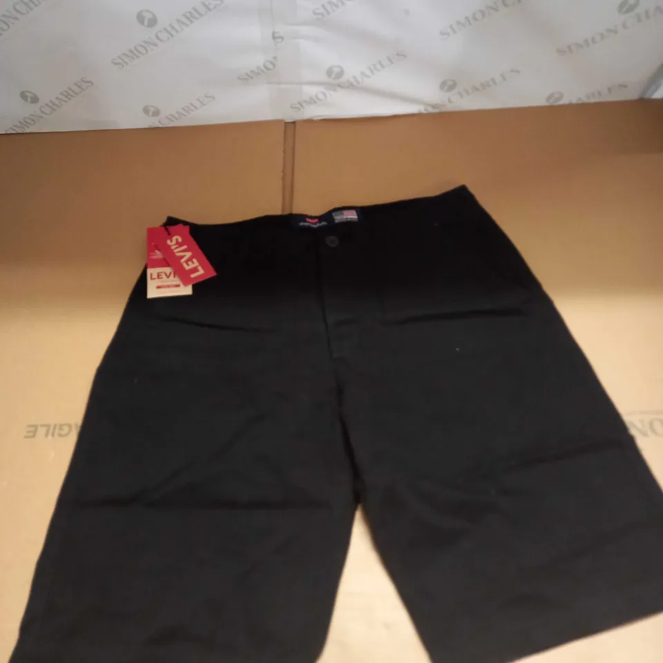 MENS LEVIS SHORTS SIZE UNSPECIFIED
