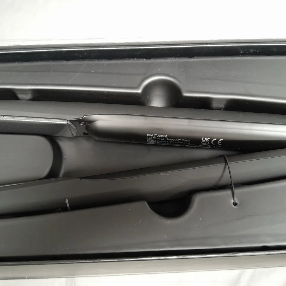 BOXED REVAMP PROGLOSS LIBERATE CORDLESS CERAMIC STRAIGHTENER