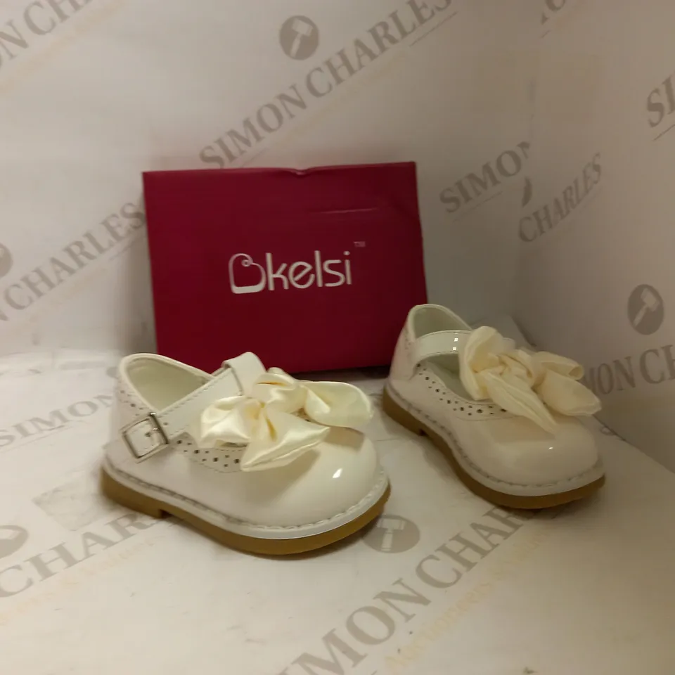 KELSI WHITE 3 GIRL SHOES 