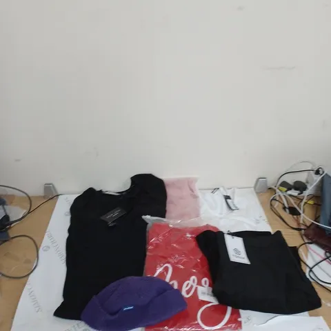 BOX OF ASSORTED CLOTHING ITEMS TO INCLUDE HATS, PYJAMAS, TOPS ETC