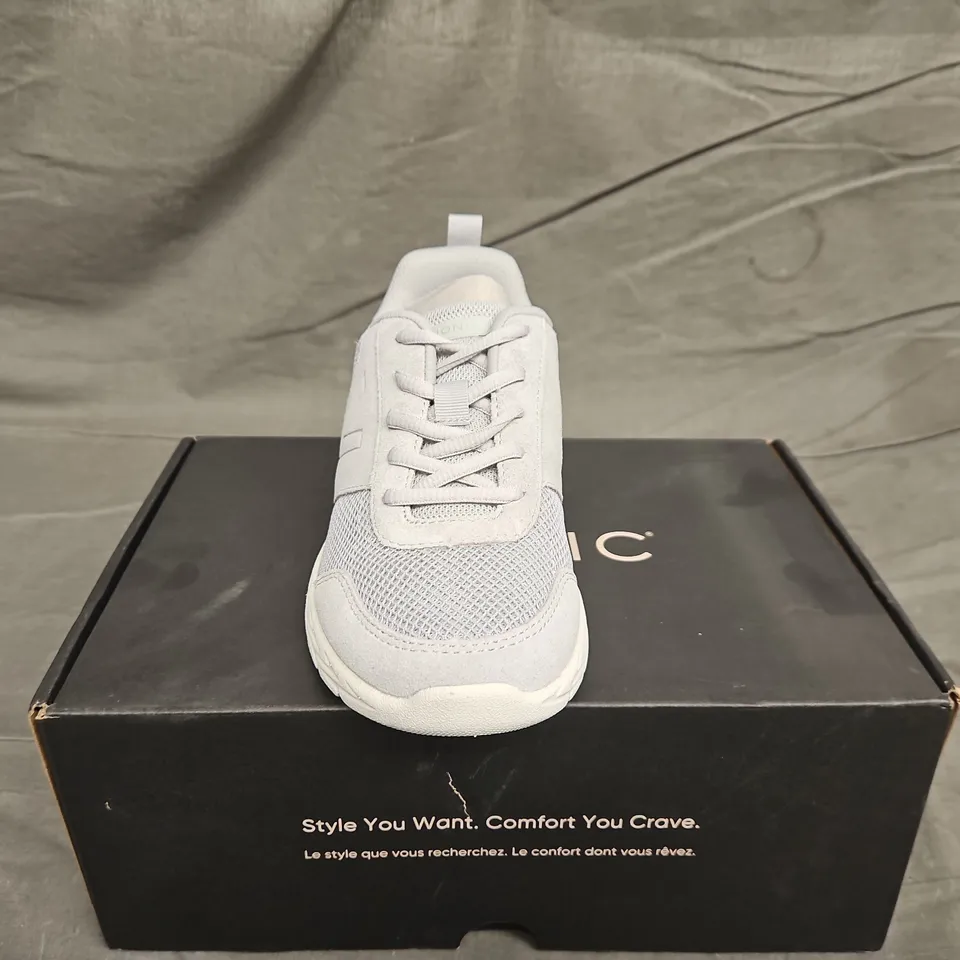 BOXED VIONIC AVIA TRAINERS - UK SIZE 3