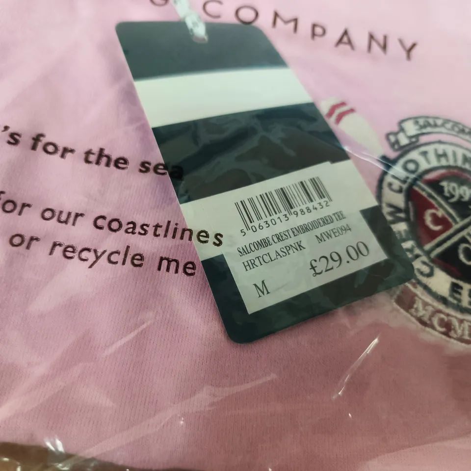 CREW CLOTHING COMPANY SALCOMBE CREST EMBROIDERED TEE – PINK, UK M