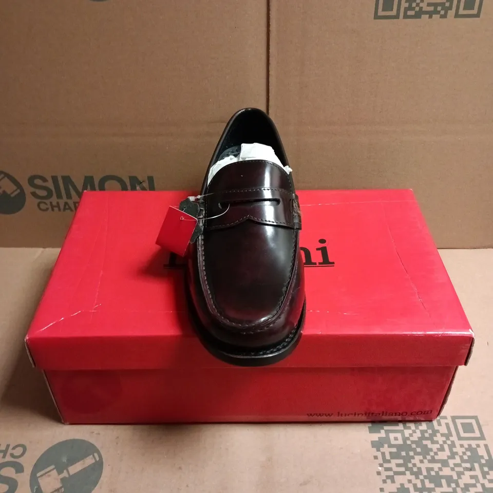 BOXED PAIR OF LUCINI LEATHER SADDLE LOAFERS - 6