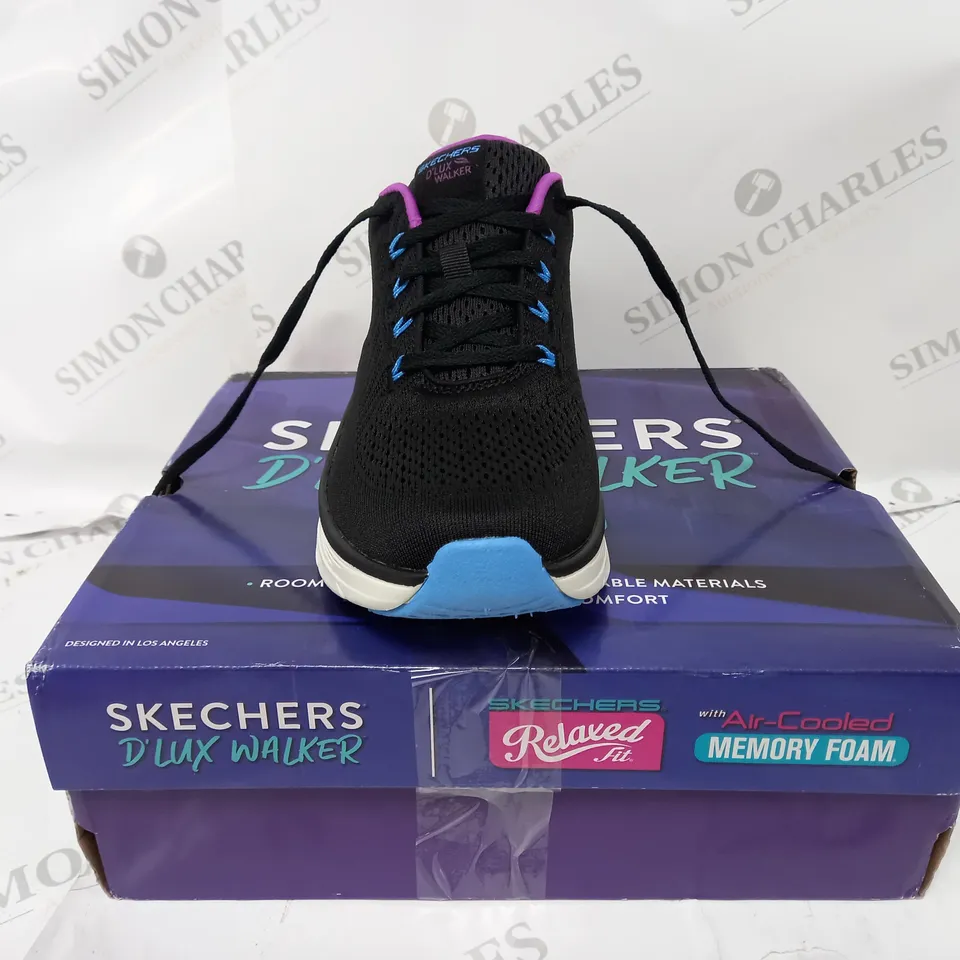 BOXED PAIR OF SKECHERS WALKER FRESH TRAINERS BLACK/PURPLE SIZE 5.5