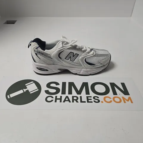 UNBOXED PAIR OF NEW BALANCE RUNNING 530 TRAINERS IN SILVER/WHITE - UK 5.5