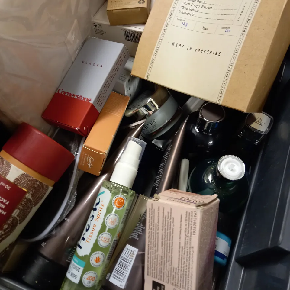 ASSORTMENT OF BEAUTY PRODUCTS APPROX. 20 ITEMS 