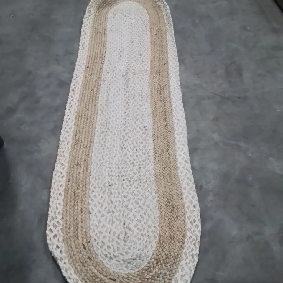 QUALITY DESIGNER AREA RUG - APPROXIMATELY 230X70CM