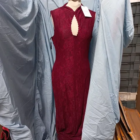 CLUB L LONDON RAVISSA BURGUNDY LACE HIGH-NECK MAXI DRESS – UK 14