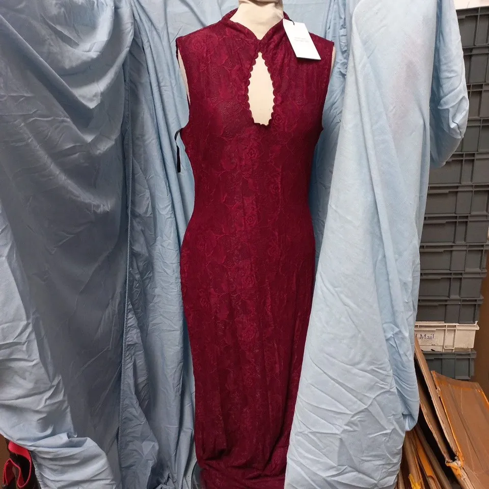 CLUB L LONDON RAVISSA BURGUNDY LACE HIGH-NECK MAXI DRESS – UK 14