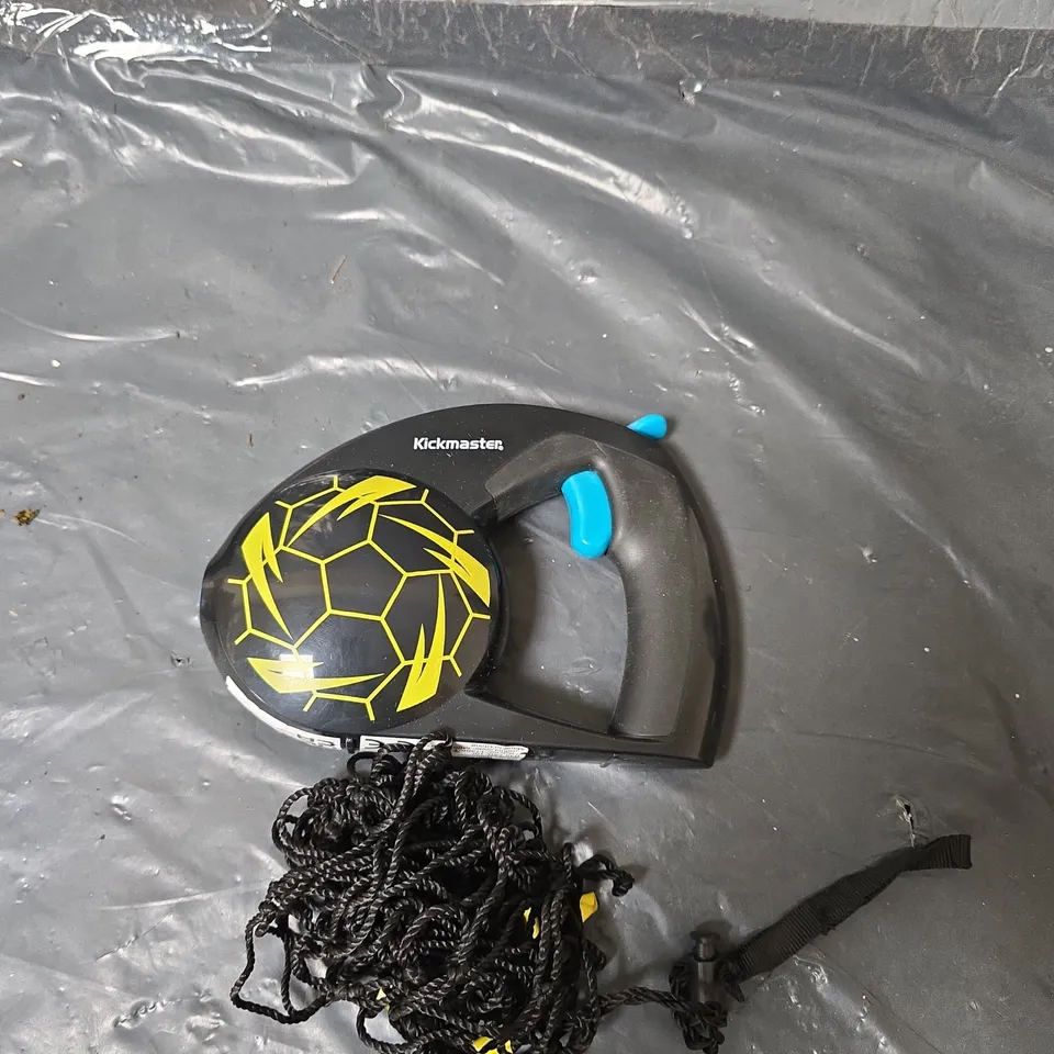 KICKMASTER CLOSE CONTROL FOOTBALL TRAINER  RRP £19.99
