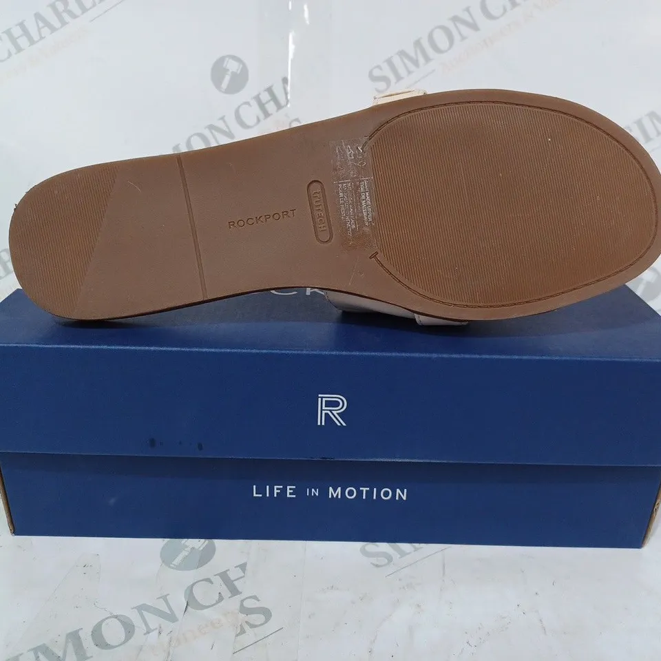 BOXED PAIR OF ROCKPORT YARA FLAT SANDALS IN BEIGE UK SIZE 7