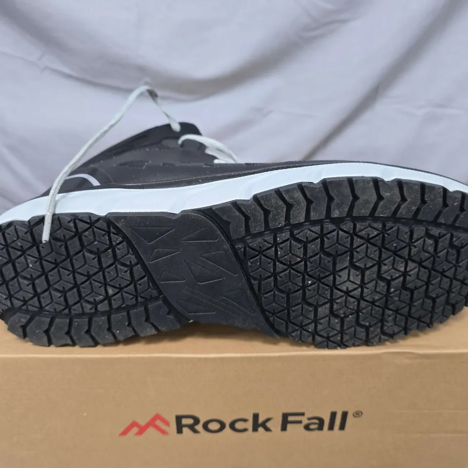 BOXED PAIR OF ROCK FALL RF115 BANTAM SAFETY TRAINERS IN BLACK - UK 8