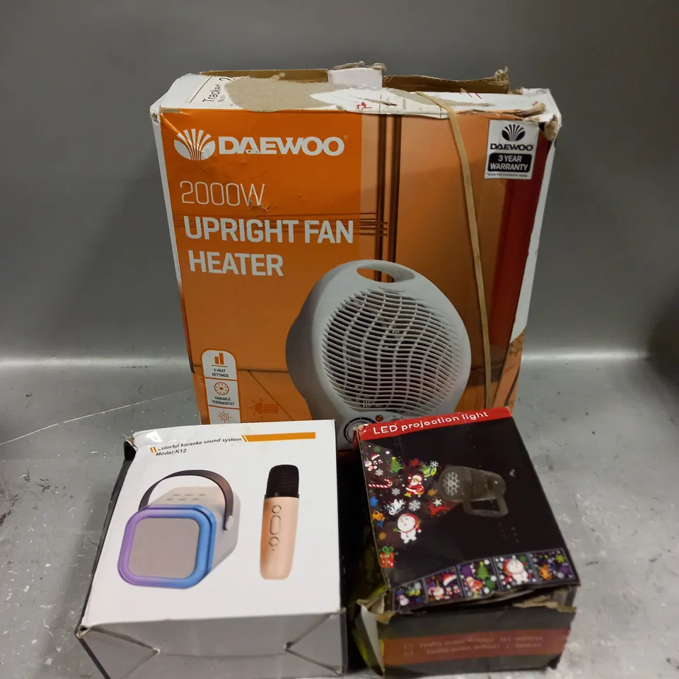 APPROXIMATELY 10 ASSORTED ELECTRICAL PRODUCTS TO INCLUDE LED PROJECTION LIGHT, WIRELESS KEYBOARD, DIDDY FAN HEATER ETC 