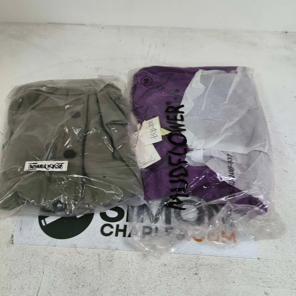 APPROXIMATELY 15 ASSORTED WOMENS CLOTHING ITEMS IN VARIOUS SIZES & STYLES