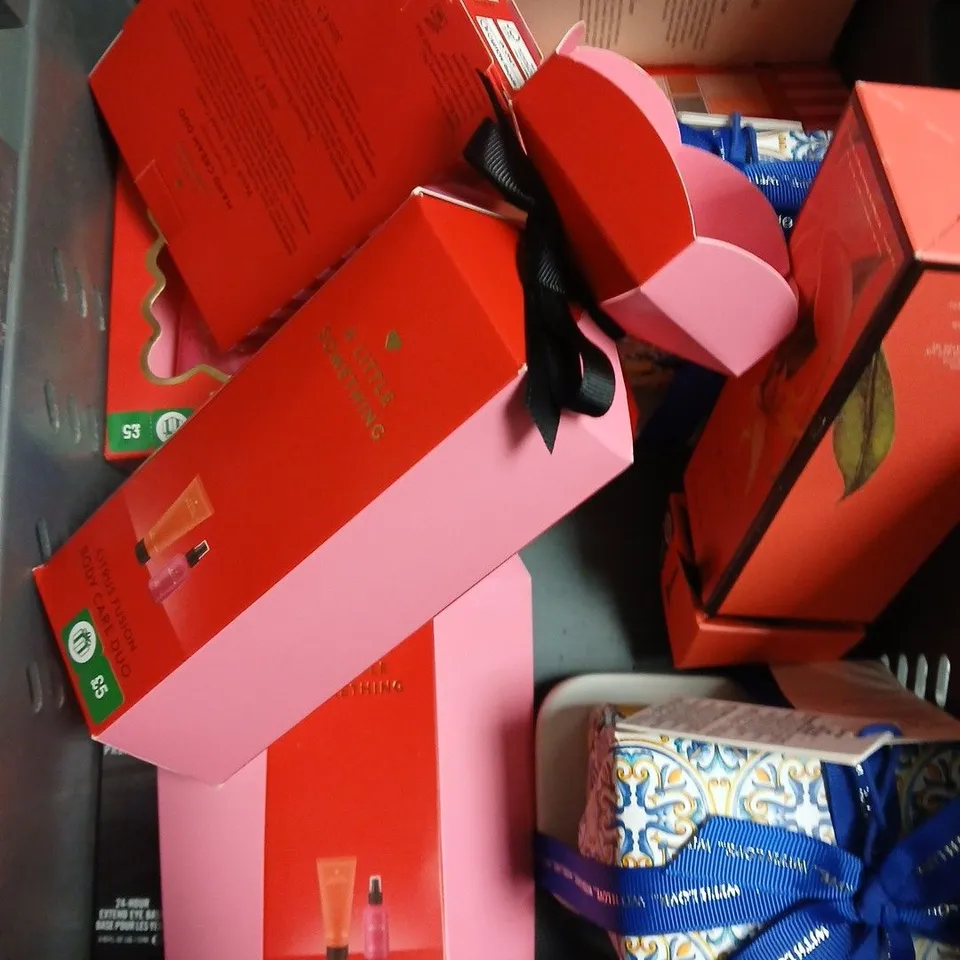 APPROXIMATELY 10 ASSORTED HEALTH & BEAUTY PRODUCTS TO INCLUDE TOOTHBRUSH HEADS, BODY CARE SET, LUXURY SOAPS ETC