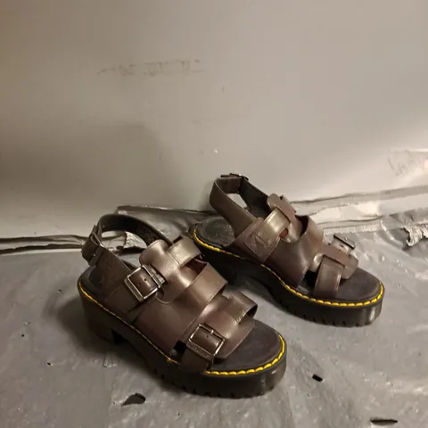 UNBOXED PAIR OF DR MARTENS DUO BUCKLE SANDALS UK 4 