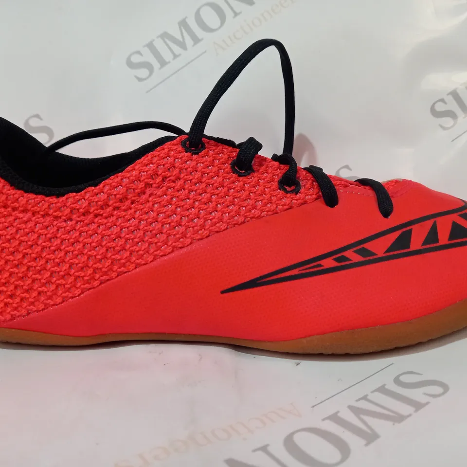 PAIR OF NIKE JR MERCURIAL PRO IC SHOES IN BRIGHT CRIMSON UK SIZE 5.5