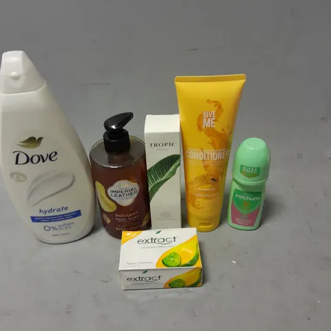 APPROXIMATELY 20 ASSORTED HEALTH & BEAUTY ITEMS TO INCLUDE - DOVE BODY WASH, IMPERIAL LEATHER HAND WASH AND GIVE ME CONDITIONER