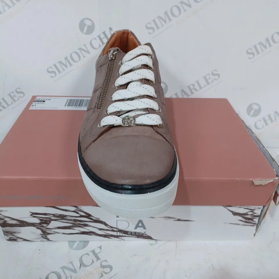 BOXED MODA IN PELLE BAYLEN LEATHER TRAINERS IN TAUPE SIZE 8