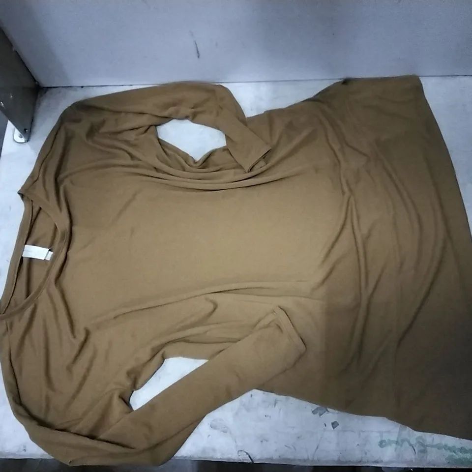 BOX CONTAINING MARLA WAYNE OCHRE TOP SIZE XL , 12 PCS 