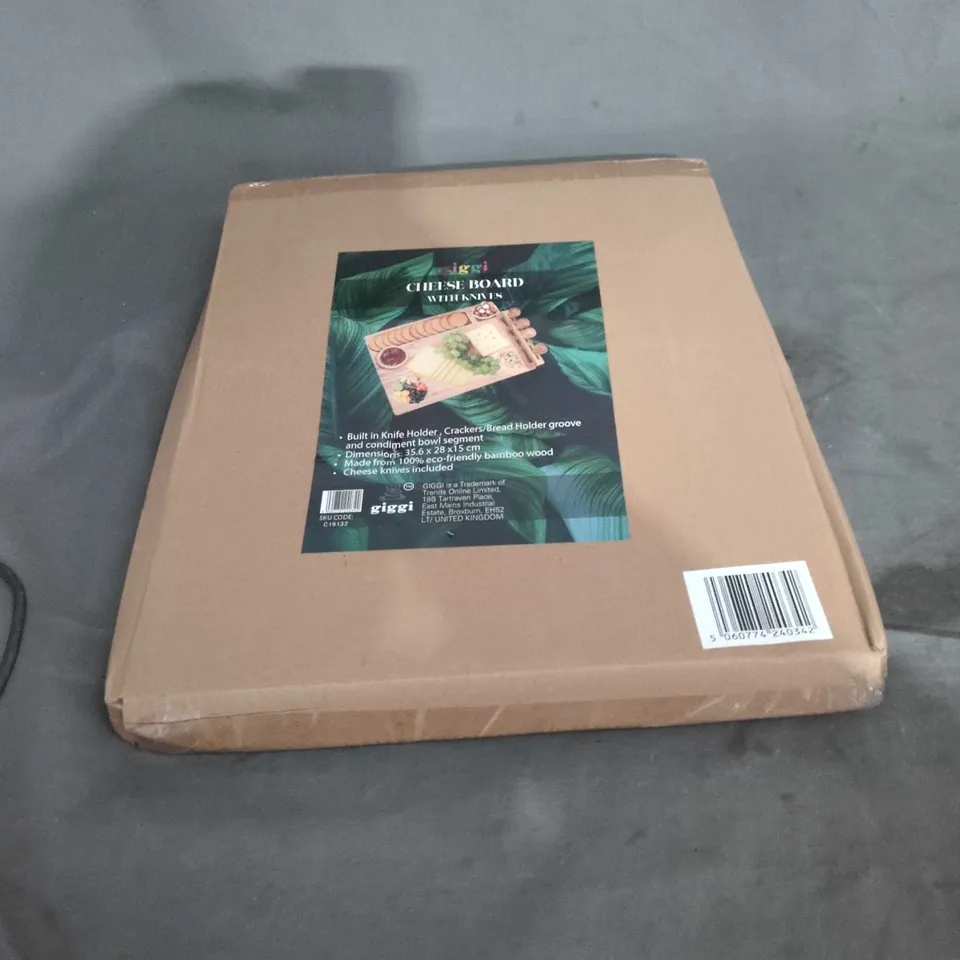 GIGGI CHEESE BOARD WITH KNIVES – BAMBOO SERVING BOARD